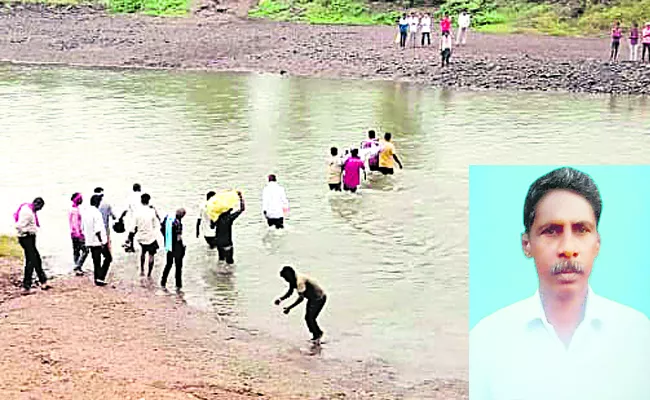 Farmer died due to poisoning - Sakshi