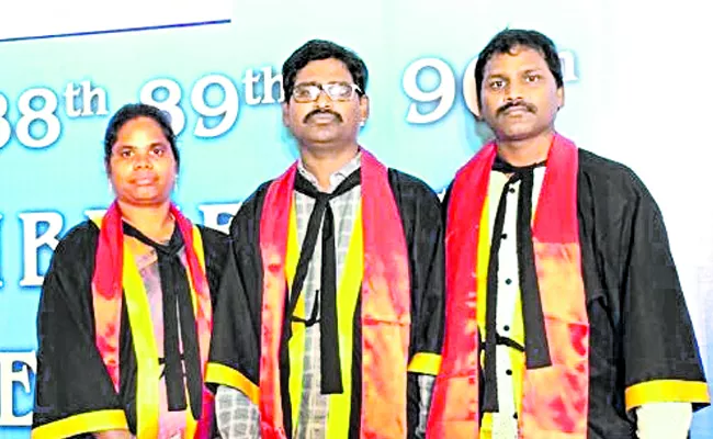 Three in one family have PhDs - Sakshi