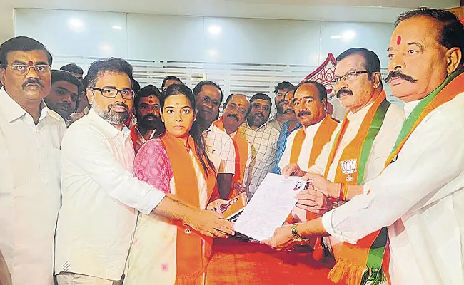 6003 applications for BJP - Sakshi