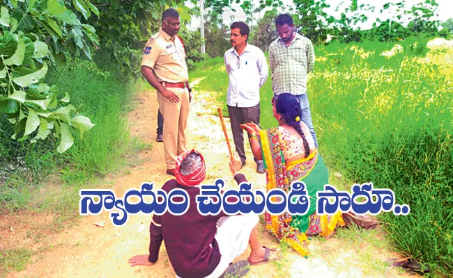 Farmer touch CI Sridhar feet over land issue  - Sakshi