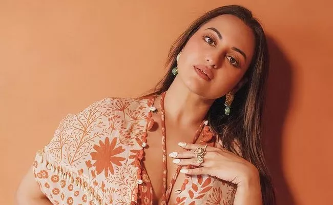 Sonakshi Sinha Buys New Sea-Facing Apartment For RS 11 Crore In Bandra - Sakshi