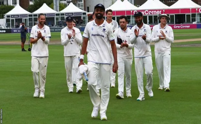 Jaydev Unadkat Bags 9 Wickets Vs Leicestershire In England County Championship Matches - Sakshi