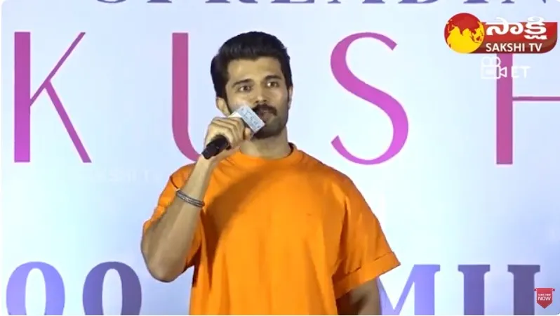 Vijay Deverakonda Emotional Speech at Spreading Kushi to 100 Families Event