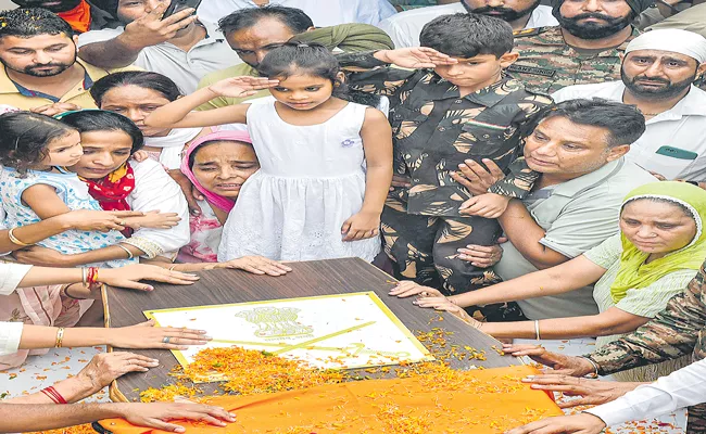 Jai Hind, Papa: 6-year-old Son Salutes As Col Manpreet Singh Laid to Rest in Punjab - Sakshi