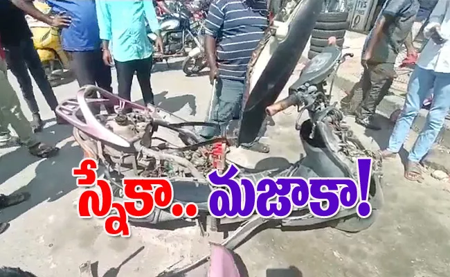 Snake Enters Scooty Jagtial Town Creates High Drama - Sakshi