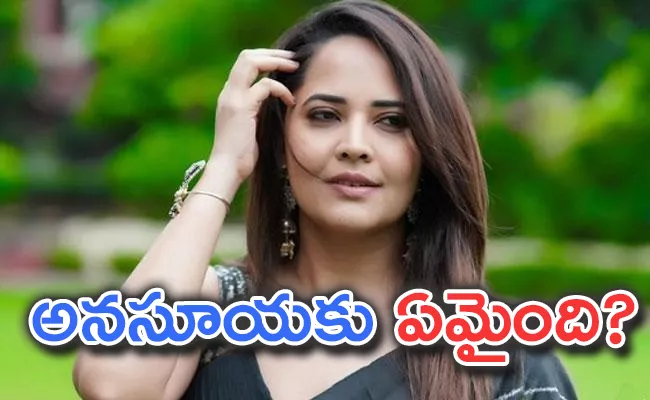 Anchor Anasuya Bharadwaj Suffering with Viral fever - Sakshi