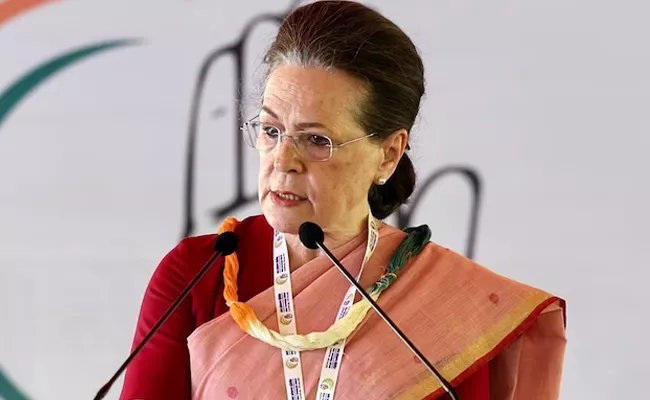 Avoid Going To Media Sonia Gandhi To Congress Leaders At CWC - Sakshi