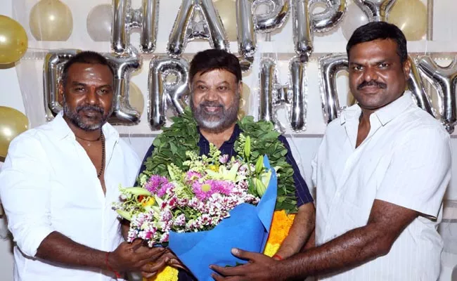 Chandramukhi 2 Director Vasu Gave Laptops Gifts His Birthday - Sakshi