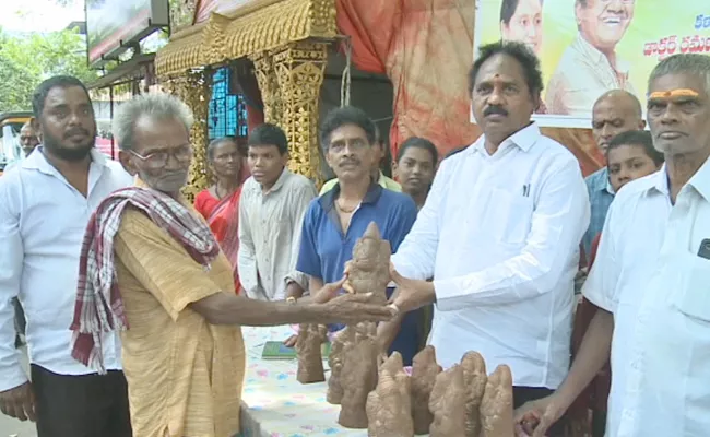 Visakha Students Made Eco Friendly Ganesh Idol - Sakshi