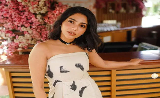 Aishwarya Lekshmi Comments On Bold Photo Shoot In Instagram Goes Viral - Sakshi