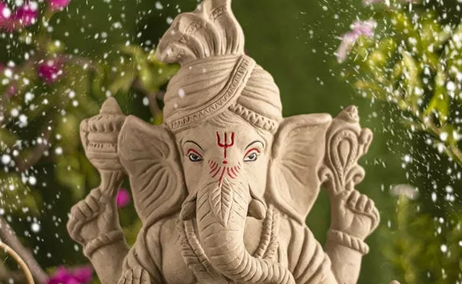 Ganesh Chaturthi 2023 Check bank holiday AP and Telangana on these days - Sakshi