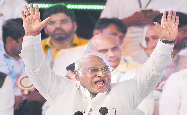 AICC President Mallikarjun Kharge Fires On Narendra Modi And KCR - Sakshi