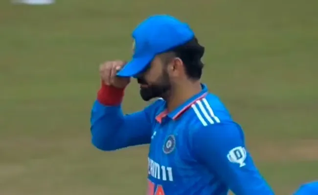 Virat Kohlis Overthrow Gifts Sri Lanka 4 Runs - Sakshi