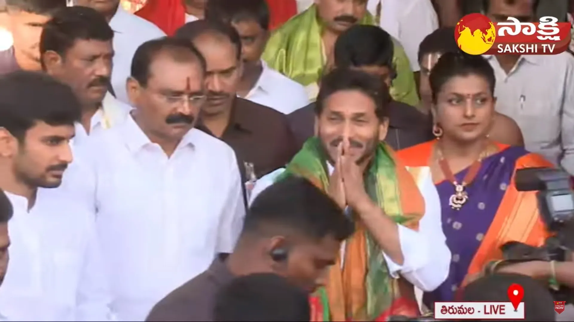 CM Jagan offer Special Prayers at Tirumala Brahmotsavalu 2023 Day 2