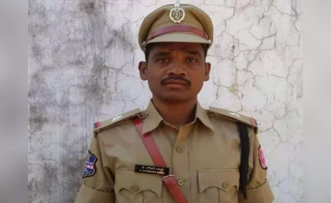 AR SI Commits Suicide mahabubabad Gangaram mandal - Sakshi