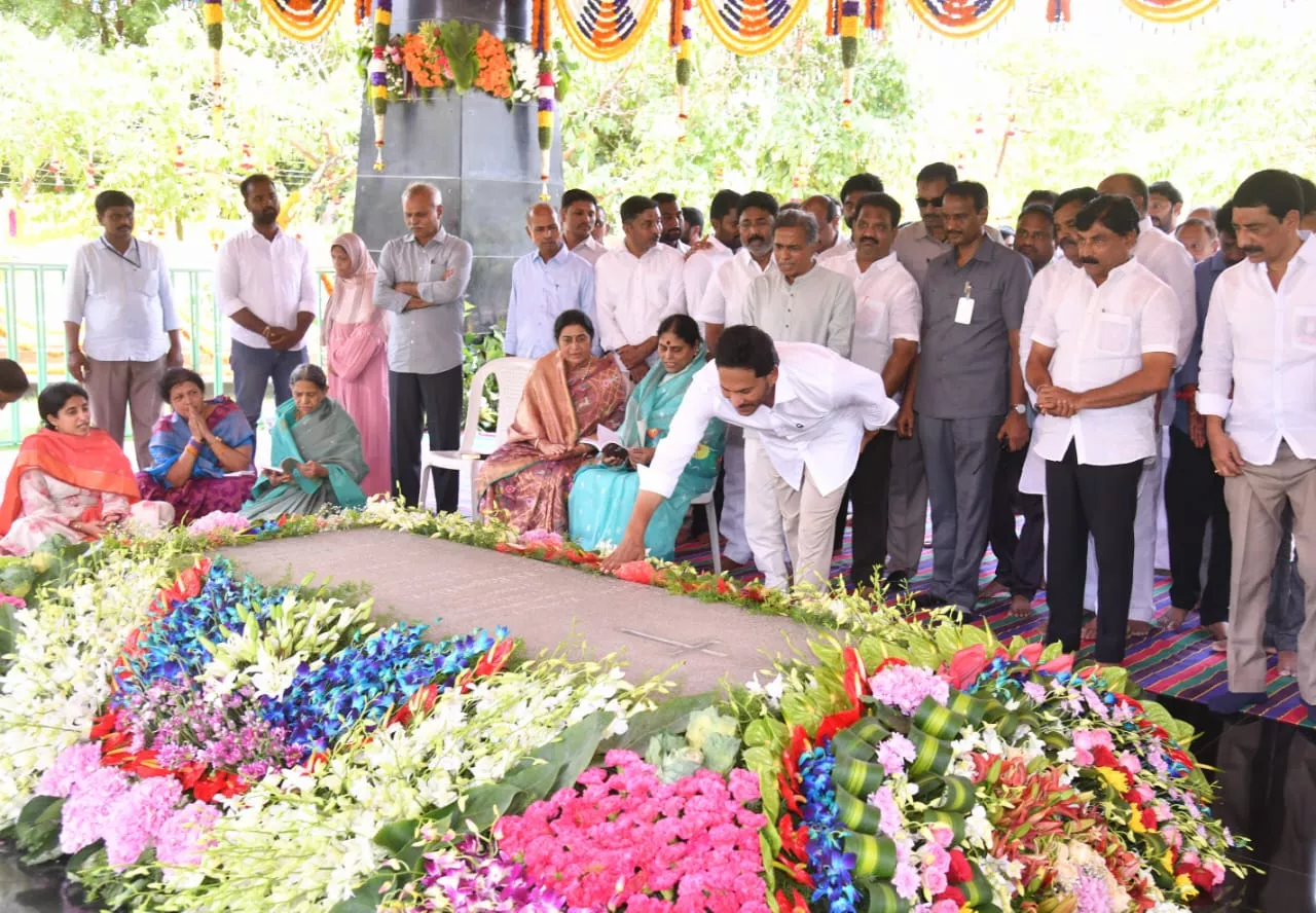 YSR Death Anniversary: Cm Jagan Idupulapaya Tour Updates - Sakshi