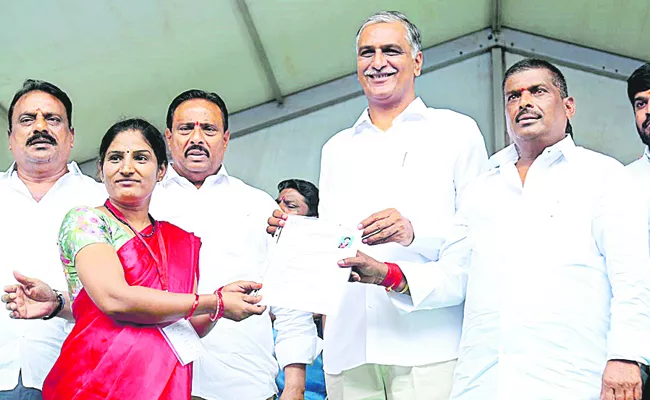 Harish Rao: Double Bedroom Houses Distribution at Kollur - Sakshi