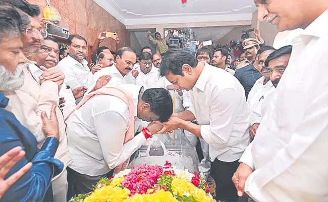 Harishwar Reddys last rites with official ceremonies - Sakshi