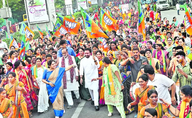 Kishan Reddy attended BJP Mahila Morcha rally to thank PM for passing Bill - Sakshi