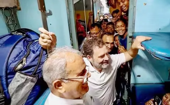 Congress Rahul Gandhi Train Journey Raipur Viral - Sakshi