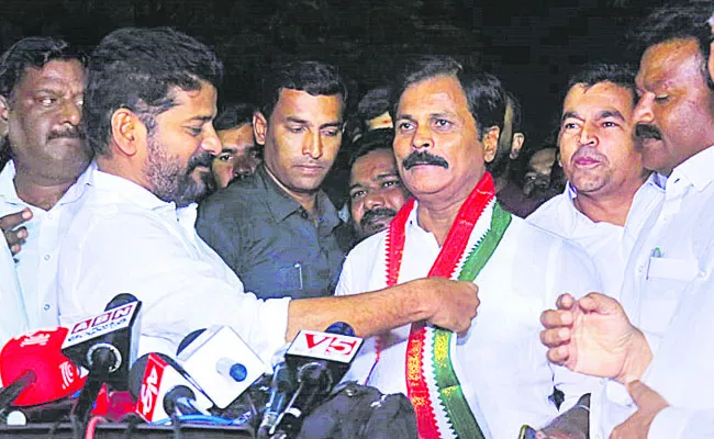 Kumbham Anil set to return to Congress just 2 months after joining BRS - Sakshi