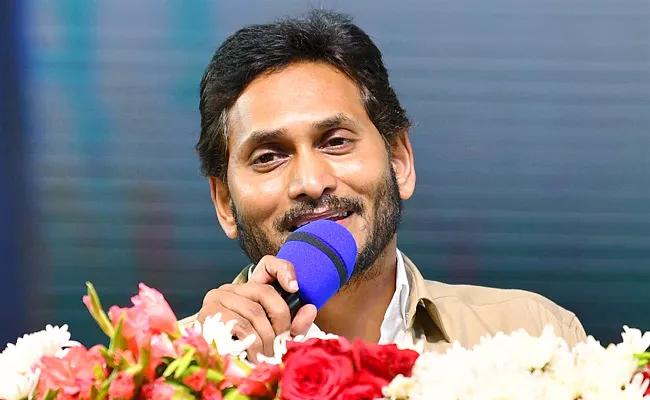 CM Jagan Slams Chandrababu pawan At YSR Vahana Mitra Program Vijayawada - Sakshi