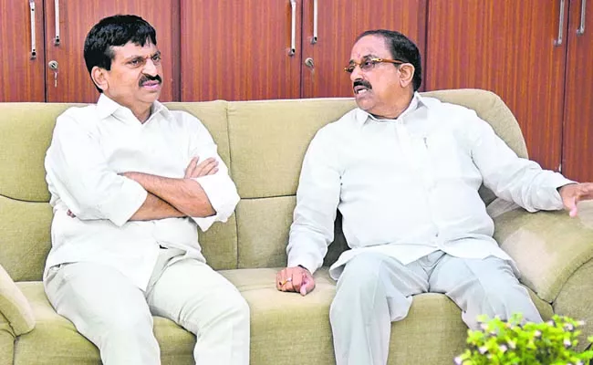 ongress leader Ponguleti met Tummala - Sakshi