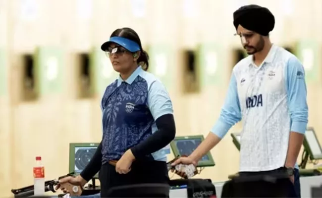 Sarabjot Divya settle for silver medal in 10m air pistol mixed team event - Sakshi