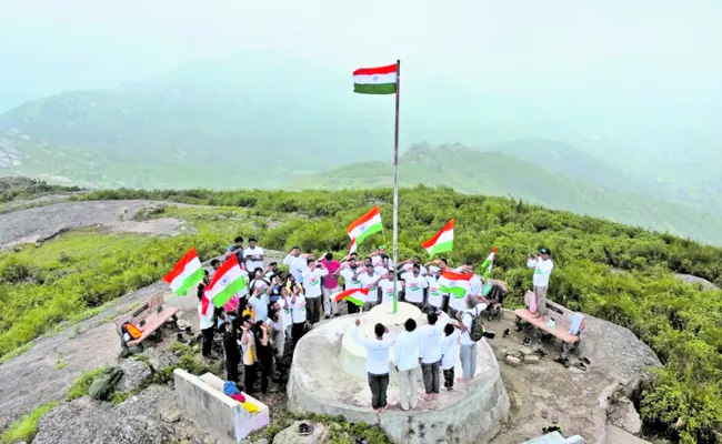 Army team unveiling the national flag - Sakshi