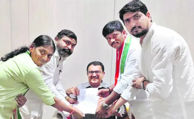 Congress PEC meets to vet list of candidates - Sakshi