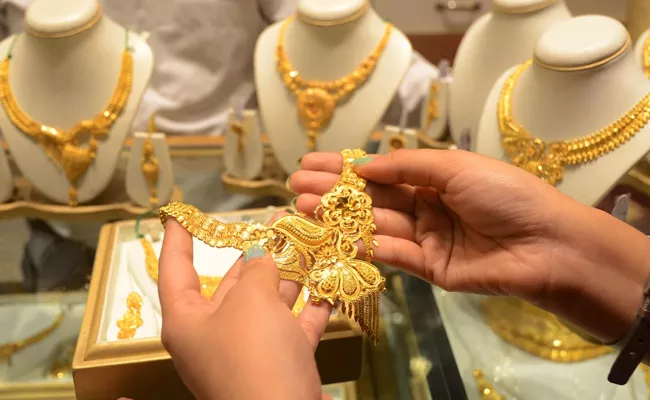 Govt rolls out third phase of mandatory gold hallmarking in 55 new districts - Sakshi