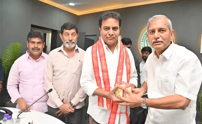 Vemulawada Chennamaneni Ramesh Meets Minister KTR - Sakshi