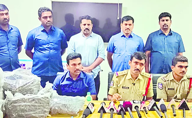 Ramachandrapuram police seize 58 kg ganja - Sakshi