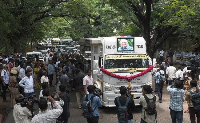 M.S. Swaminathan cremated with police honours in Chennai - Sakshi