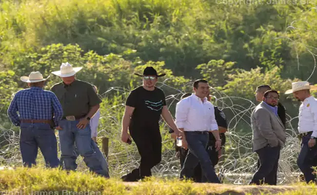 Elon Musk Texas Mexico Border Visit - Sakshi