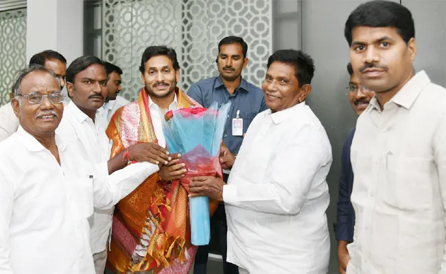 VRA Leaders Facilitate AP CM YS Jagan - Sakshi