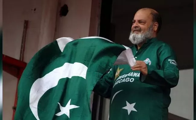 IND VS PAK: Pakistan Die Hard Fan Bashir Chacha Remains Outside The Stadium, After Being Refused Entry To The Match - Sakshi