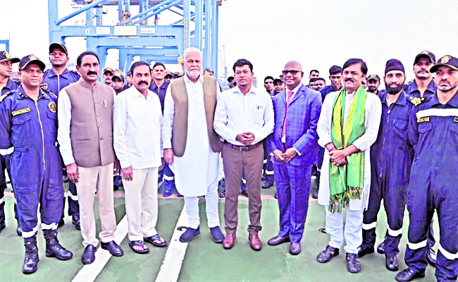 Parshottam Rupala  visited Adani Krishnapatnam port in Nellore district - Sakshi