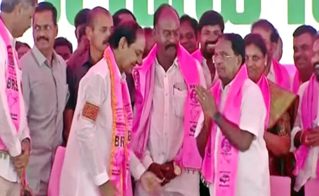 Ponnala Lakshmaiah Joined BRs In KCR presence jangaon - Sakshi