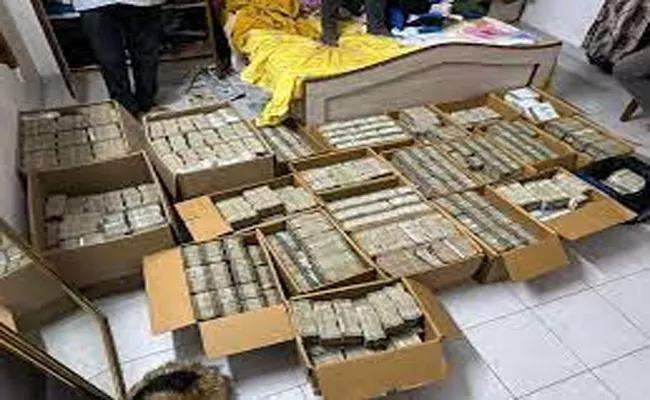 Nearly Rs 94 cr cash, jewellery seized after IT searches govt contractors, realty developers - Sakshi