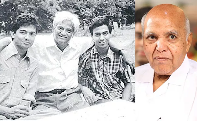 Eenadu Ramoji Rao threatened GJ Reddy Family with gun - Sakshi