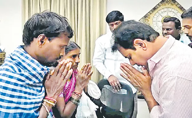 KTR Meeting With Pravallika Mother - Sakshi