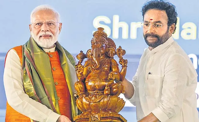Union Minister Kishan Reddy Fire in Palamuru Prajagarjana Sabha - Sakshi