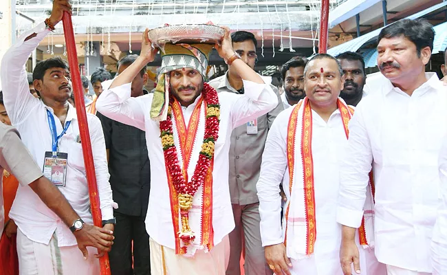 Cm Jagan Visits Vijayawada Kanaka Durga Temple Updates - Sakshi