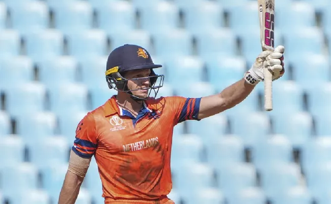 Engelbrecht, van Beek fifties lift Netherlands to 262 - Sakshi