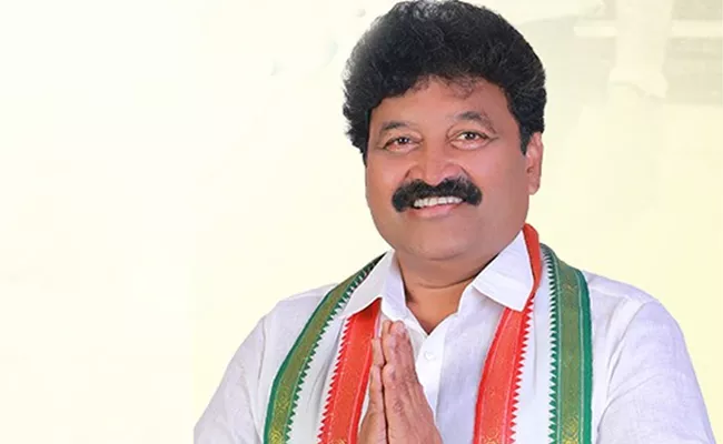 kukatpally congress party candidate Singireddy Harivardhan Reddy  - Sakshi