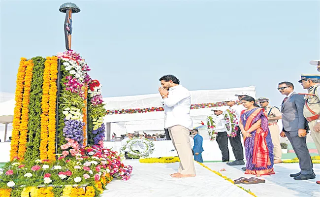 CM YS Jagan Comments In Police Martyrs Memorial Hall - Sakshi