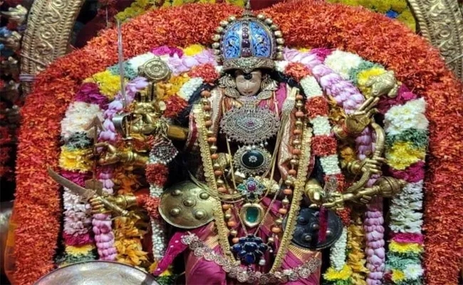 8th Day of Navratri in Meenakshiyamman Temple - Sakshi