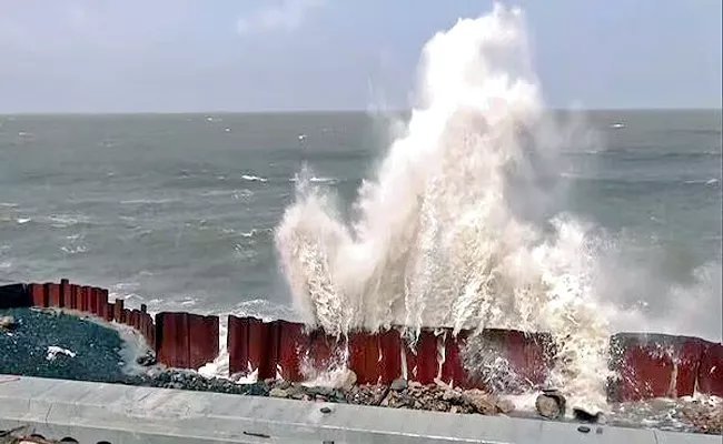 Hamoon Intensifies Into Very Severe Cyclonic Storm - Sakshi