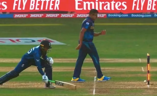  Adil Rashid Gets Run Out In Bizzare Way vs Sri Lanka In Cricket World Cup 2023 - Sakshi